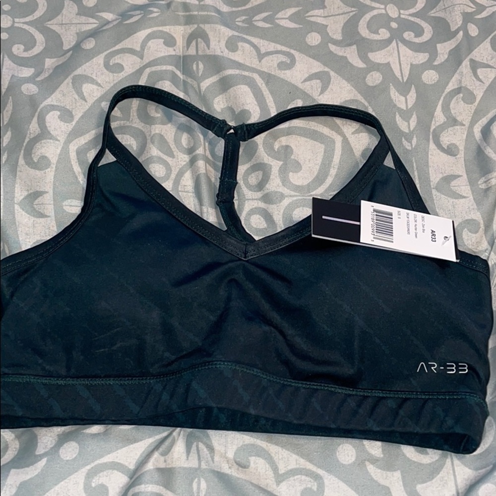 AR-33 sports bra
